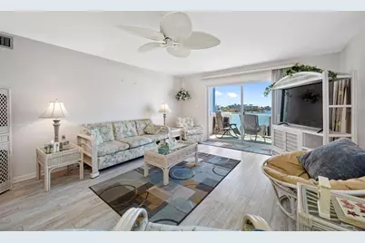 285 107 Avenue #306, Treasure Island, FL 33706 - Photo 5