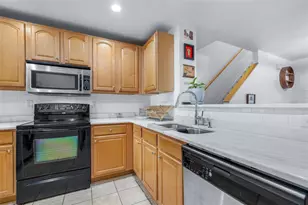 613 Wheaton Trent Pl, Tampa, FL 33619 - Photo 9
