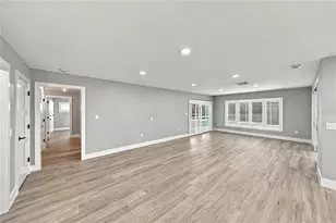 214 S Treasure Dr, Tampa, FL 33609 - Photo 9