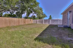 1013 13th St E, Bradenton, FL 34208 - Photo 35