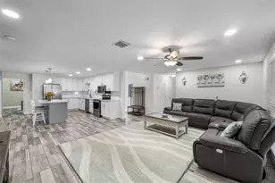 425 Wayfarer Ct, Tarpon Springs, FL 34689 - Photo 5