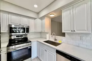 16596 Brigadoon Dr, Tampa, FL 33618 - Photo 13