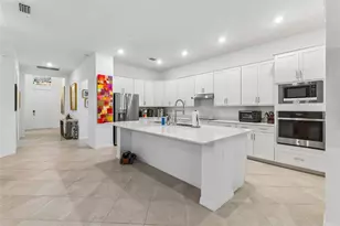 17622 Santorini Ct, Venice, FL 34293 - Photo 11