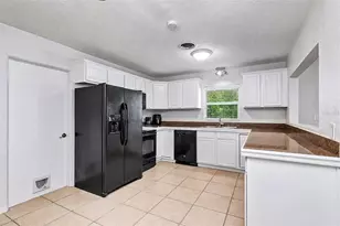 11399 80th Ave, Seminole, FL 33772 - Photo 9