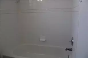 7840 Carriage Pointe Dr, Gibsonton, FL 33534 - Photo 21