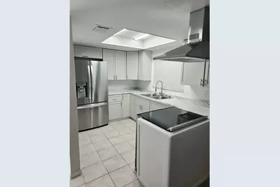 7126 Wrenwood Circle, Tampa, FL 33617 - Photo 7