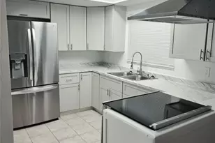 7126 Wrenwood Cir, Tampa, FL 33617 - Photo 7