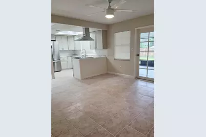 7126 Wrenwood Circle, Tampa, FL 33617 - Photo 9