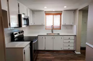 3520 Lake Bayshore Dr, Bradenton, FL 34205 - Photo 9