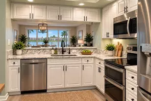 6425 Shoreline Dr, Saint Petersburg, FL 33708 - Photo 5