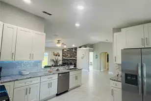 9709 SE Sunset Harbor Rd, Summerfield, FL 34491 - Photo 7