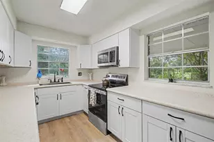 3621 Oakwood Dr, Wesley Chapel, FL 33543 - Photo 11