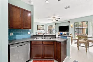 5530 Kinglethill Dr, Lithia, FL 33547 - Photo 9