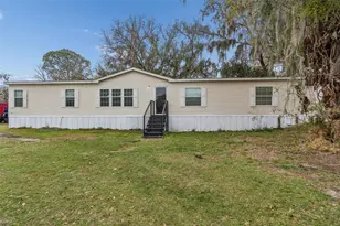 27435 Holiday Dr, Dade City, FL 33525 - Photo 1