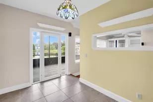 9723 Tiffany Oaks Ln, Tampa, FL 33612 - Photo 13