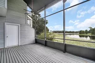 9723 Tiffany Oaks Ln, Tampa, FL 33612 - Photo 9