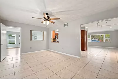526 S Larry Circle, Brandon, FL 33511 - Photo 25