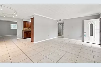 526 S Larry Circle, Brandon, FL 33511 - Photo 9