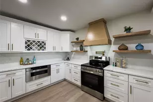 796 Pinewood Dr, Dunedin, FL 34698 - Photo 5