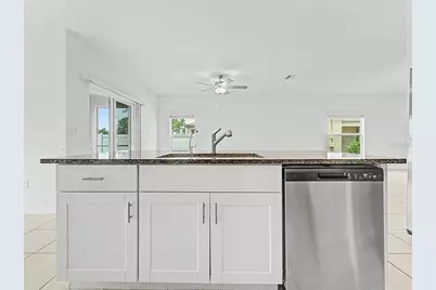 36420 Garden Wall Way, Zephyrhills, FL 33541 - Photo 17