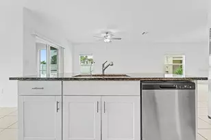 36420 Garden Wall Wy, Zephyrhills, FL 33541 - Photo 17