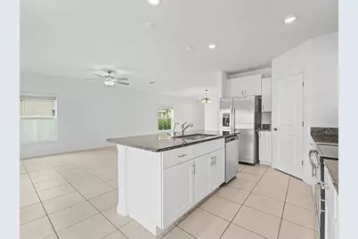36420 Garden Wall Way, Zephyrhills, FL 33541 - Photo 21