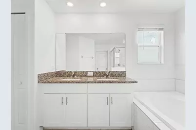 36420 Garden Wall Way, Zephyrhills, FL 33541 - Photo 37
