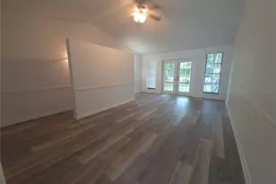 8413 Barrett Pl, Tampa, FL 33617 - Photo 11