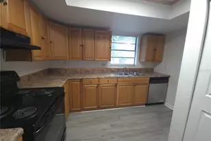 8413 Barrett Pl, Tampa, FL 33617 - Photo 5
