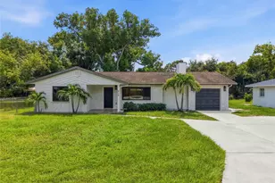 815 Poinsettia Ave, Tarpon Springs, FL 34689 - Photo 1