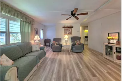 37015 Karen Avenue, Zephyrhills, FL 33542 - Photo 15