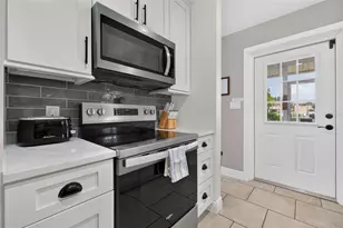 8727 Bay Crest Ln, Tampa, FL 33615 - Photo 11