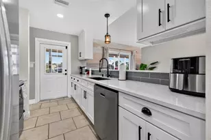 8727 Bay Crest Ln, Tampa, FL 33615 - Photo 9