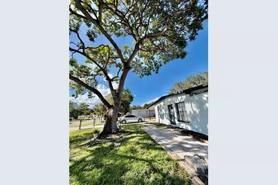 1312 Windsor Way, Tampa, FL 33619 - Photo 3