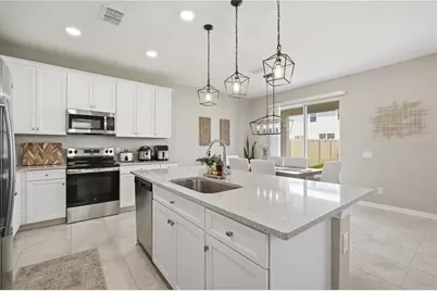 2633 Sunny Pebble Loop, Zephyrhills, FL 33540 - Photo 9