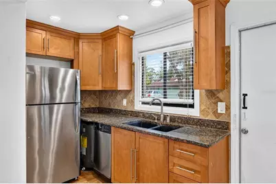 5627 Ashley Oaks Drive #2, Tampa, FL 33617 - Photo 7