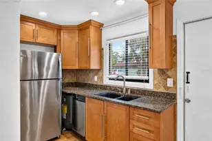 5627 Ashley Oaks Dr, Tampa, FL 33617 - Photo 7