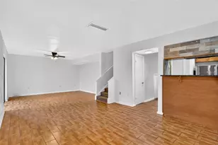 5627 Ashley Oaks Dr, Tampa, FL 33617 - Photo 13