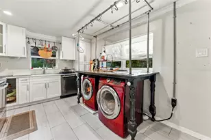 2026 10th St S, Saint Petersburg, FL 33705 - Photo 9