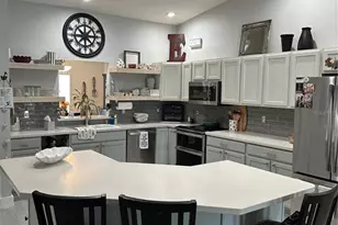 6044 Mission Dr, Lakeland, FL 33812 - Photo 5