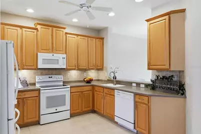 8138 Victoria Falls Circle, Sarasota, FL 34243 - Photo 11