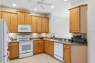 8138 Victoria Falls Cir, Sarasota, FL 34243 - Photo 11