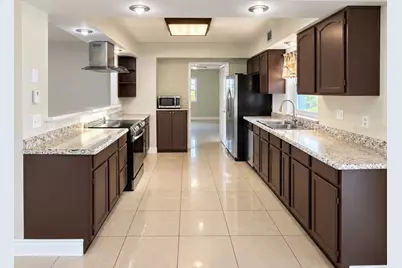 6610 Ambassador Drive, Tampa, FL 33615 - Photo 9