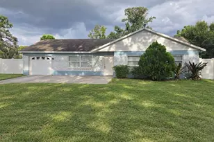 8601 Twin Lakes Blvd, Tampa, FL 33614 - Photo 1