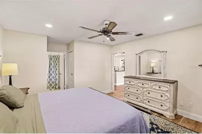 385 Club Manor Drive, Sun City Center, FL 33573 - Photo 17