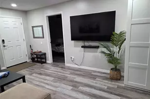8024 Candlewoode Dr, Largo, FL 33773 - Photo 5