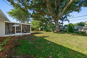 786 Manor Dr W, Dunedin, FL 34698 - Photo 25