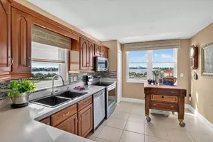 7300 Sun Island Dr S, South Pasadena, FL 33707 - Photo 11