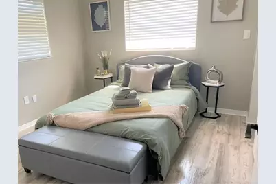 10861 Clara Lane, Saint Petersburg, FL 33708 - Photo 11