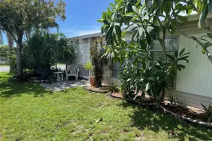 63 Royal Palm Cir, Largo, FL 33778 - Photo 5